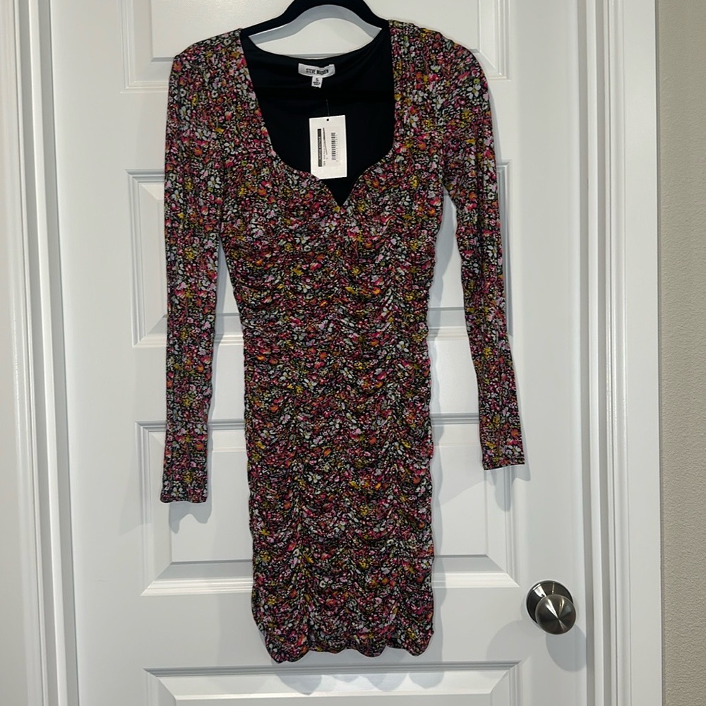 Steve Madden Kaven‎ Multicolor floral Ruched Fitted Bodycon Dress - NWT - Picture 2 of 3